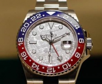 Đồng hồ cao cấp Rolex, Omega 'cháy hàng'
